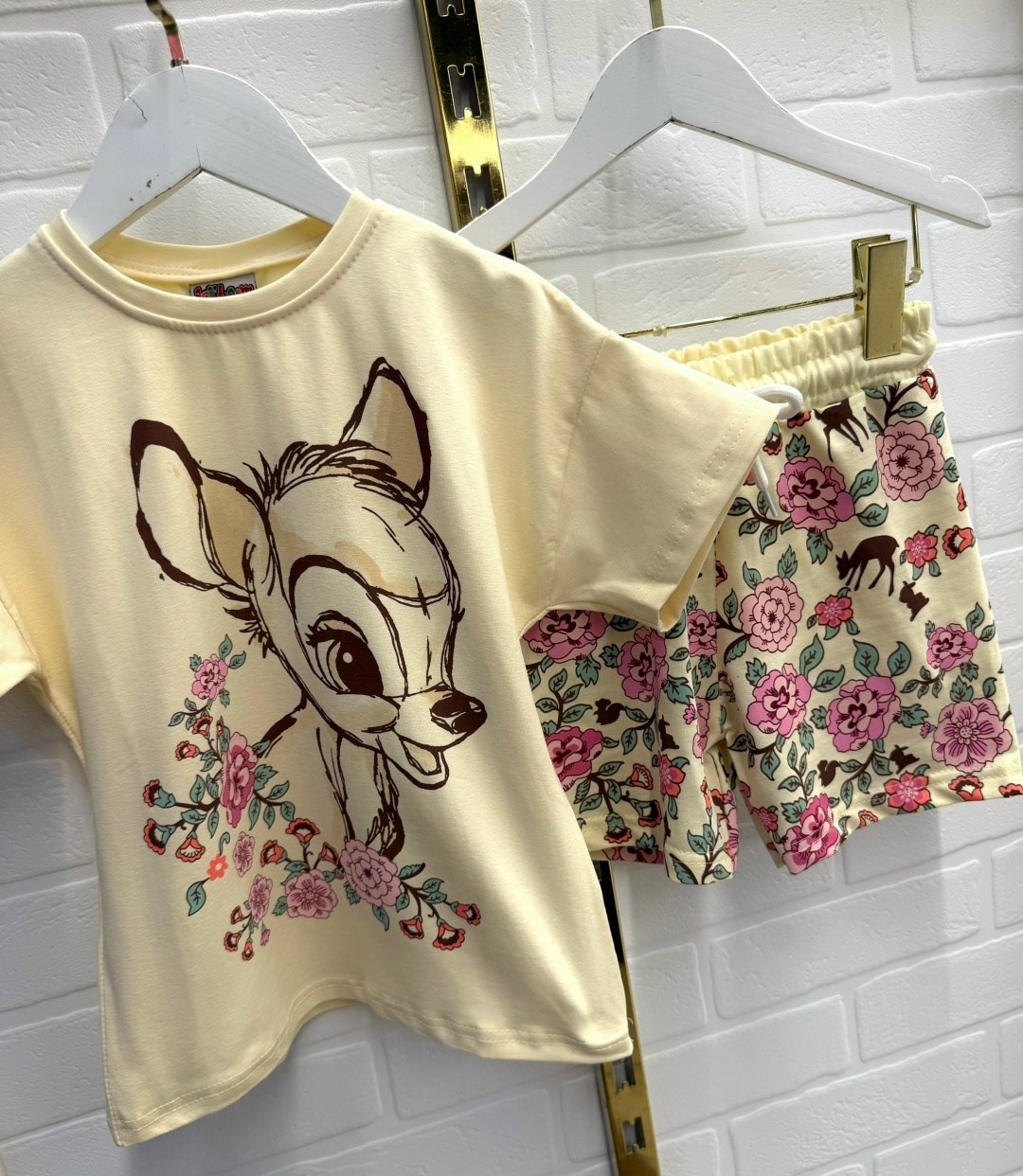 костюм бежевый,,комплект одежды девочке,детские костюмы,костюм молочный