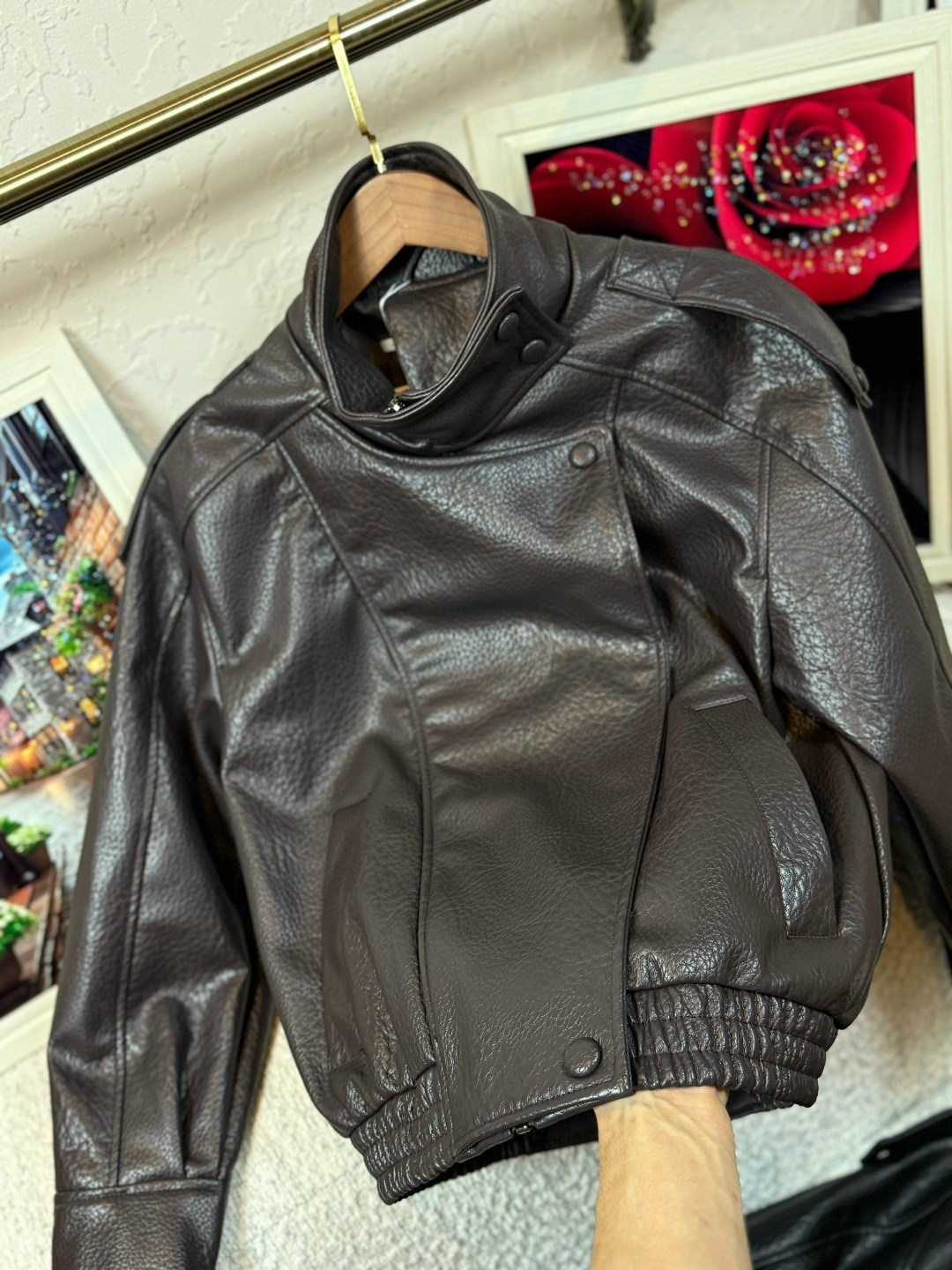 кожаная куртка женская,куртка кожаная,куртка стильная,куртка модная,модная женская куртка