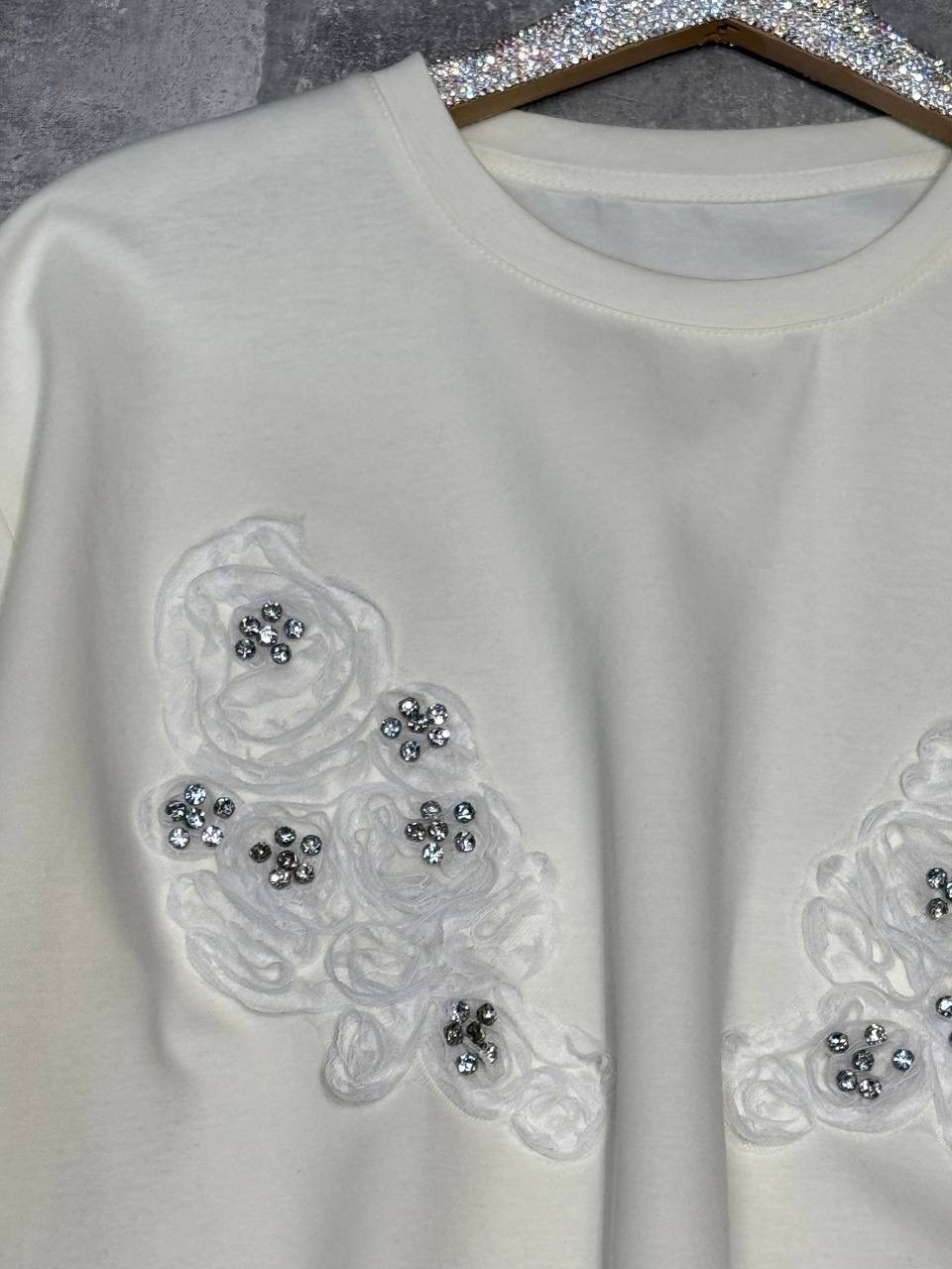 женская футболка,футболки для женщин,футболка с вышивкой,модная женская футболка,футболка с цветами