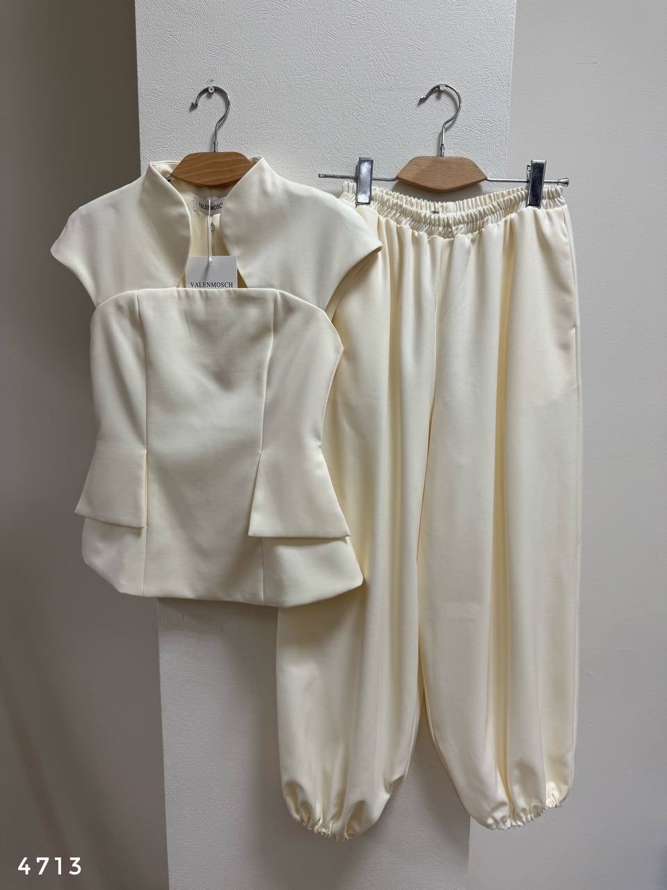 брючный костюм,женский костюм,стильные женские костюмы,брючный костюм женский,брючный костюм для девушек на свадьбу