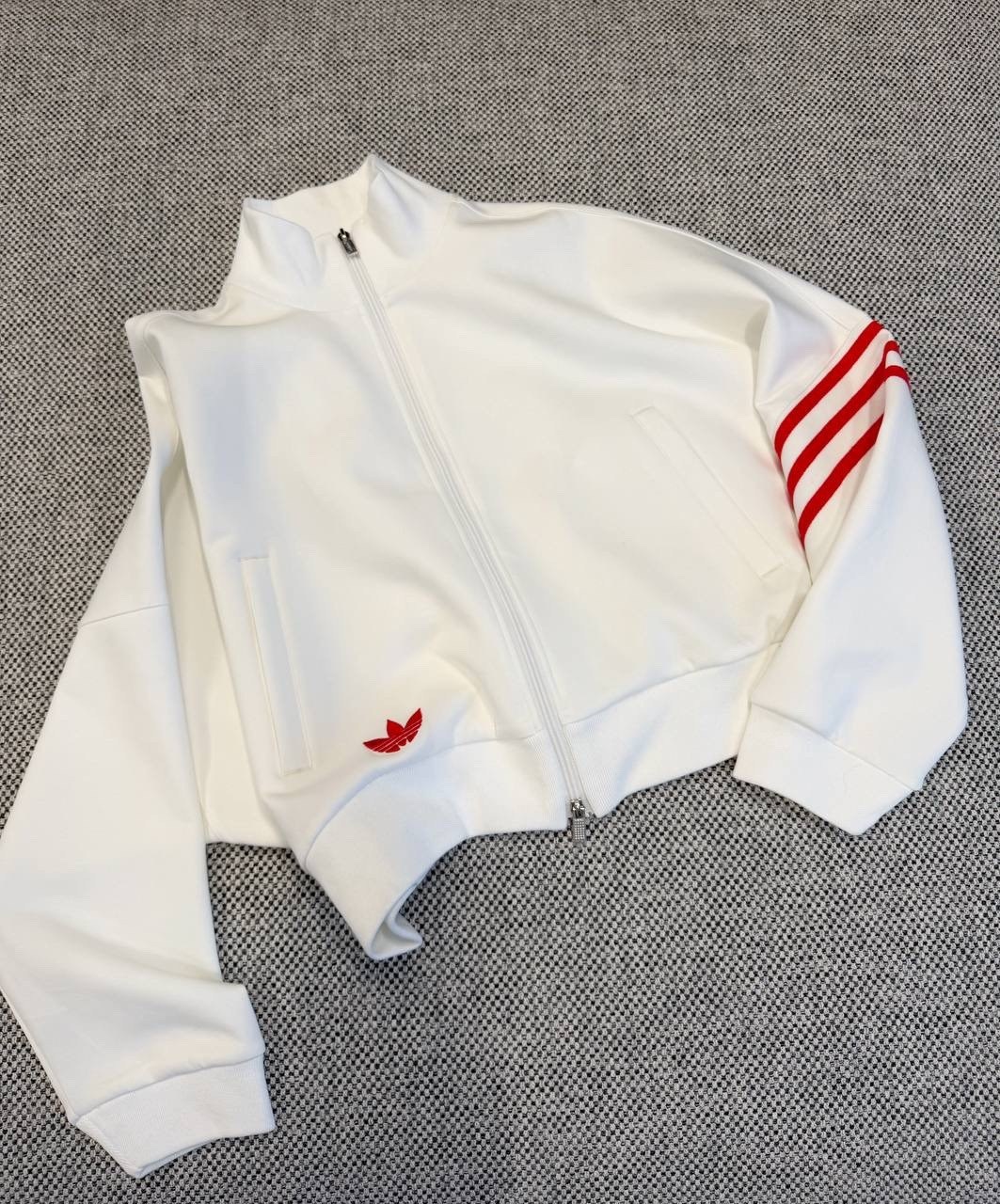 костюм спортивный женский,стильные костюмы,белый спортивный костюм в стиле celine,костюм спортивный,женский костюм