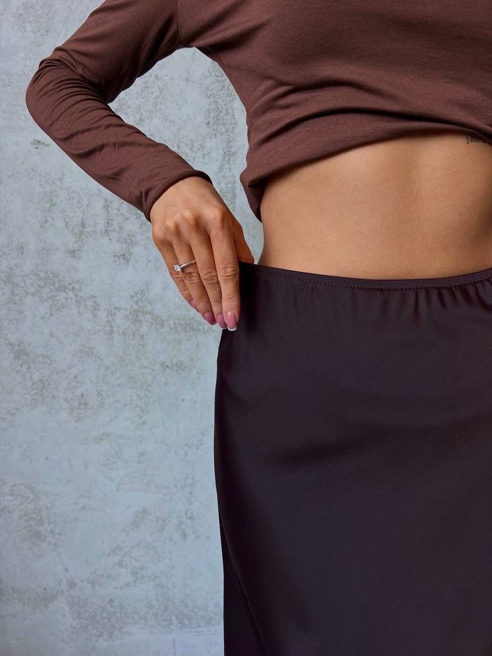 плотный атлас,атласная юбка миди,юбка атласная,юбка атлас,женская юбка