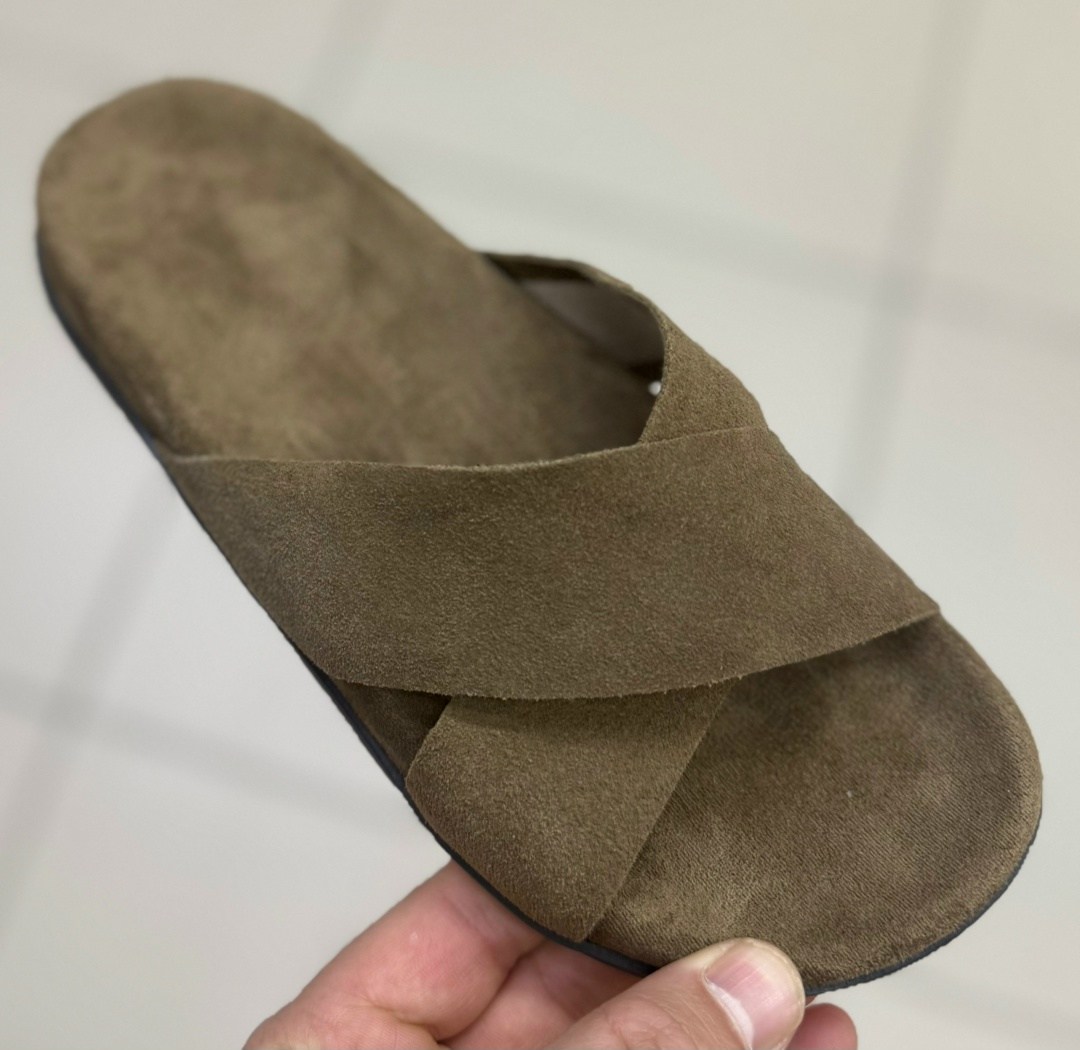 ,замшевые шлепанцы brunello cucinelli,тапочки домашние,тапочки модные,замшевые тапочки