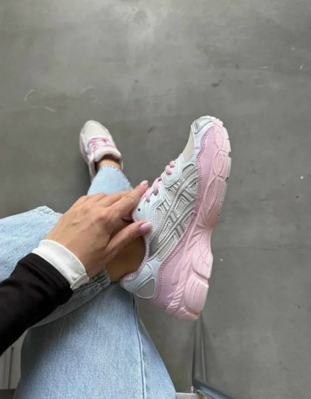 кроссовки женские asics,женские кроссовки,бело розовые кроссовки,кроссовки трендовые,розовые женские кроссовки