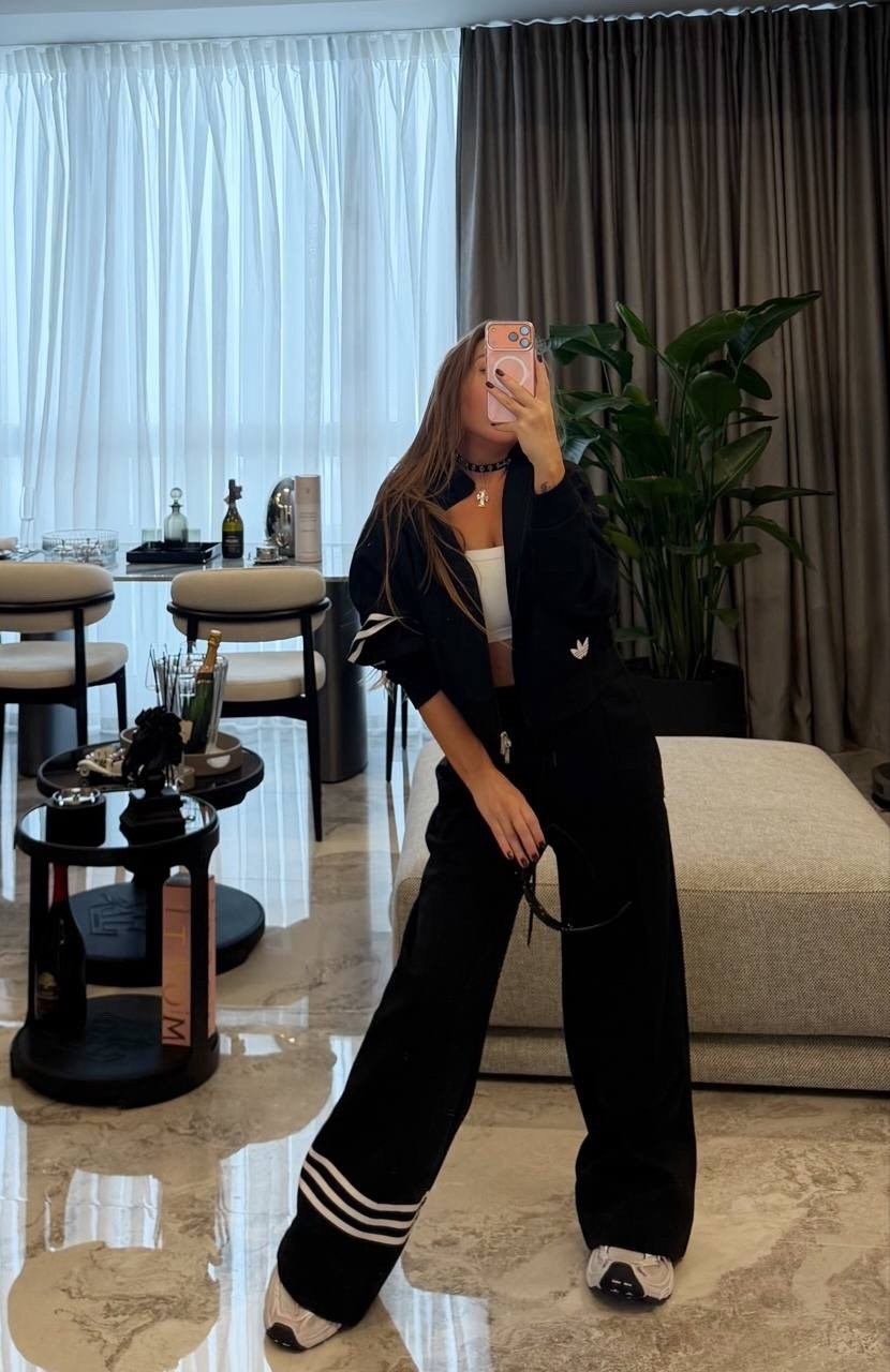 спортивный костюм женский,стильные костюмы,женский костюм,спортивный костюм,костюм с лампасами