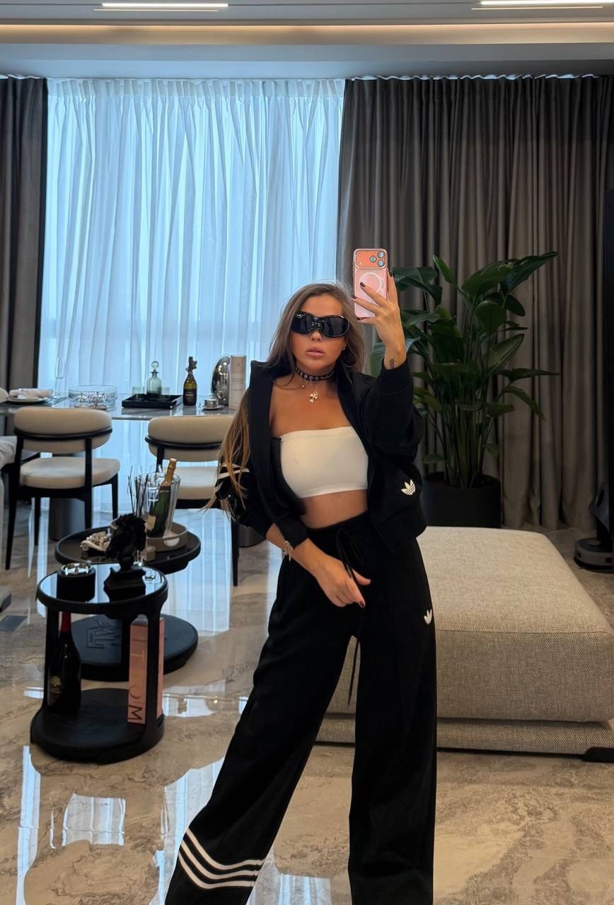 спортивный костюм женский,стильные костюмы,женский костюм,спортивный костюм,костюм с лампасами