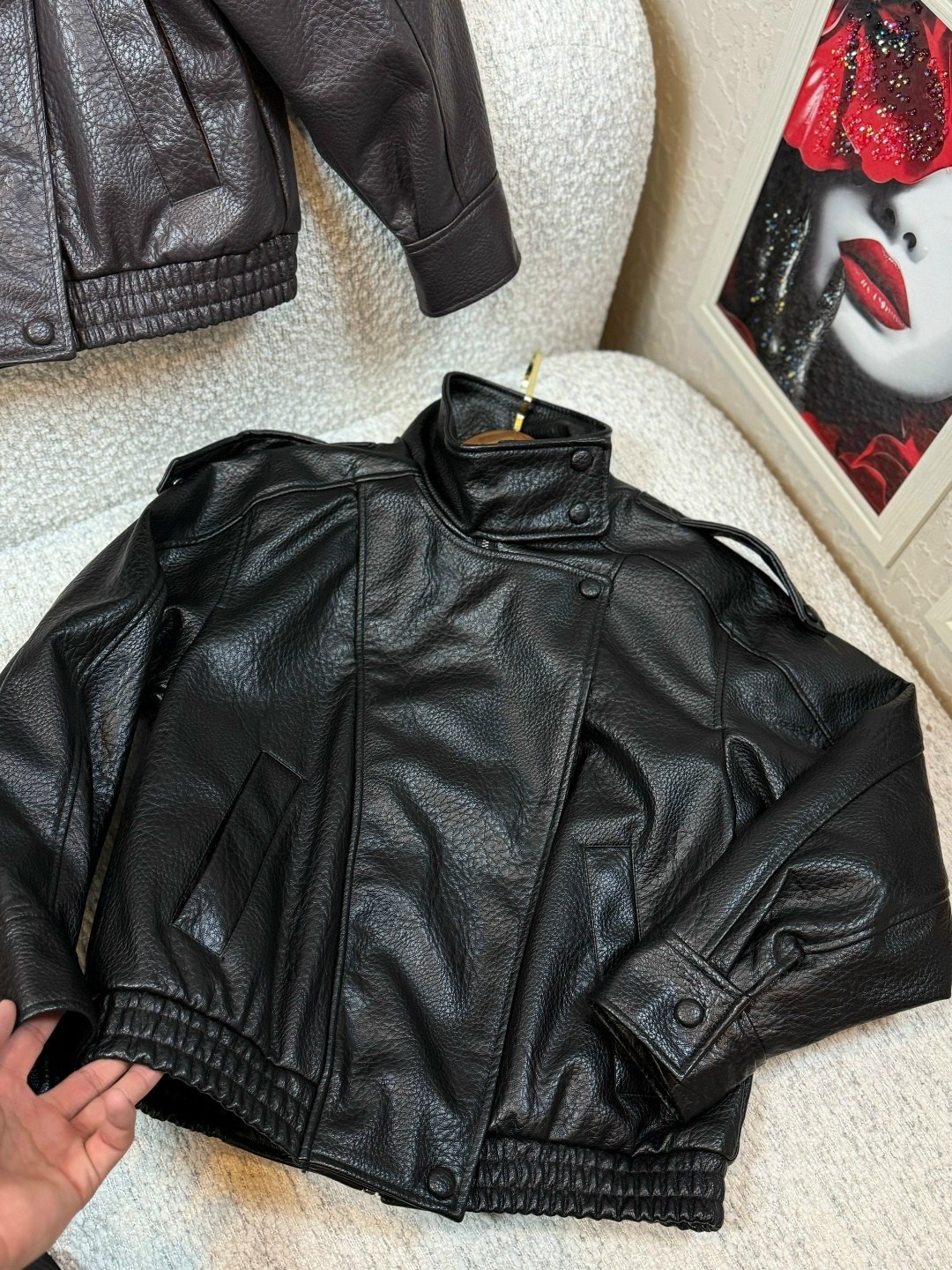 кожаная куртка женская,куртка кожаная,куртка стильная,куртка модная,модная женская куртка