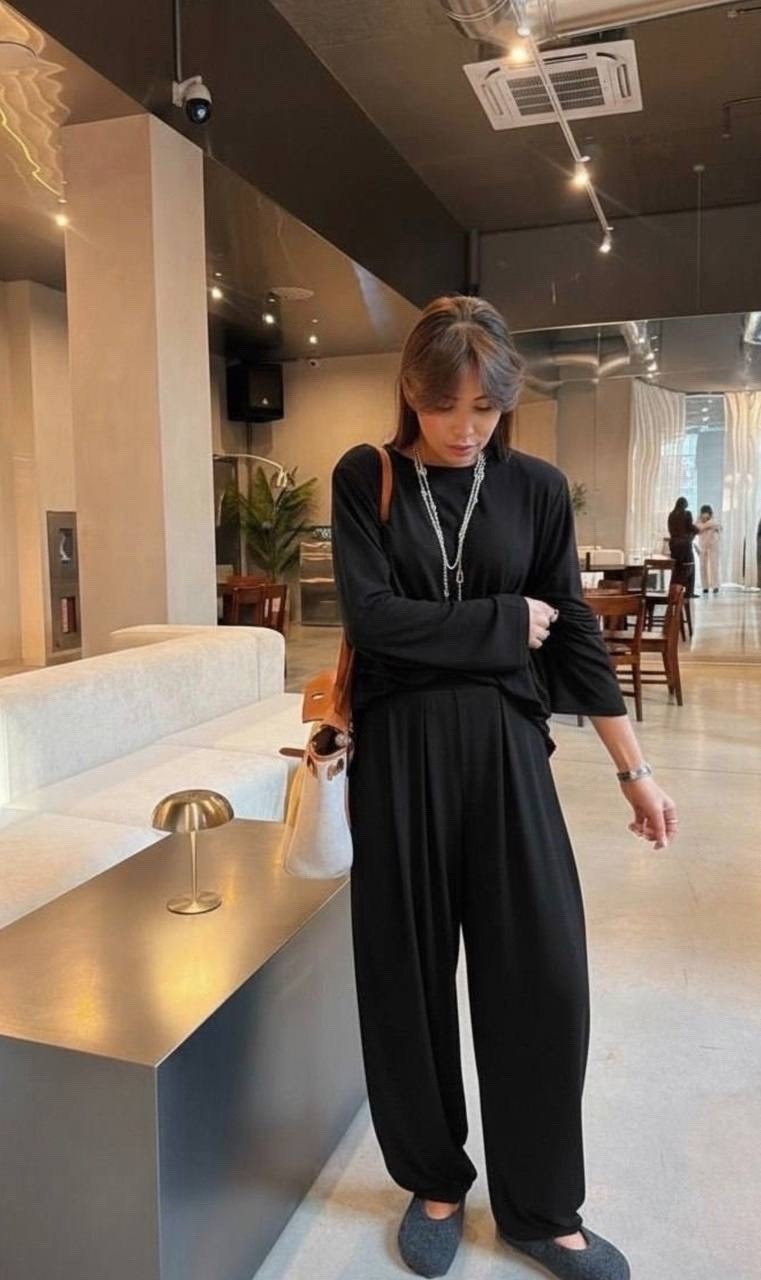 модные брюки палаццо,мода модная,повседневный костюм,черные брюки палаццо образы