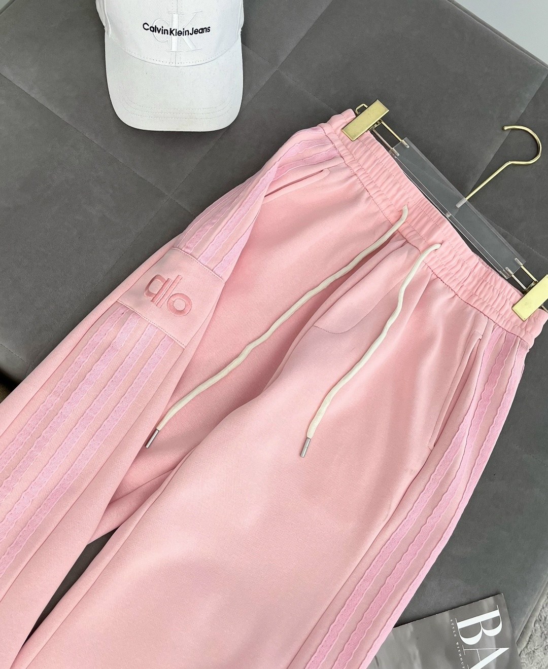 штаны адидас широкие,спортивные штаны adidas,брюки спортивные adidas originals,спортивные штаны adidas type широкие,штаны адидас