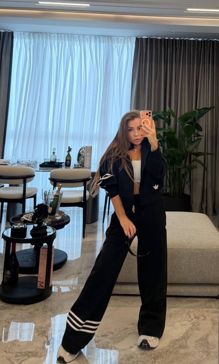 спортивный костюм женский,стильные костюмы,женский костюм,спортивный костюм,костюм с лампасами