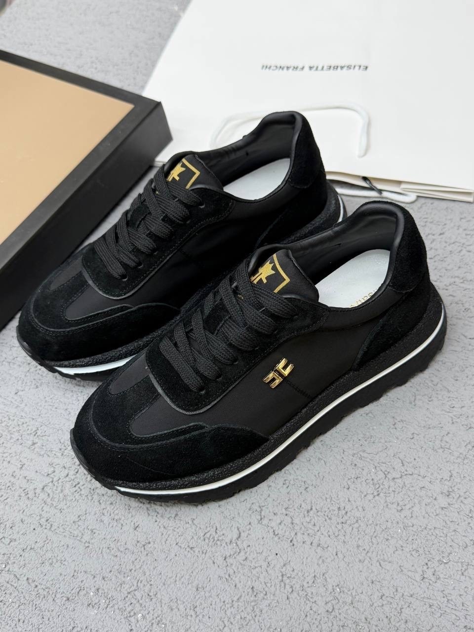 ,женские кроссовки,брендовые кроссовки,кроссовки мода,стильные кроссовки