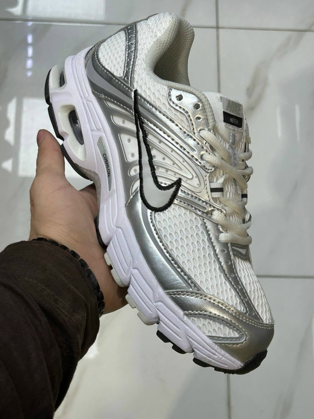 nike air max moto 2k "black/metallic silver",nike air max moto 2k black/metallic silver/anthracite,кроссовки nike air max moto 2k,nike air max moto 2k черное/металлическое серебро,спортивная