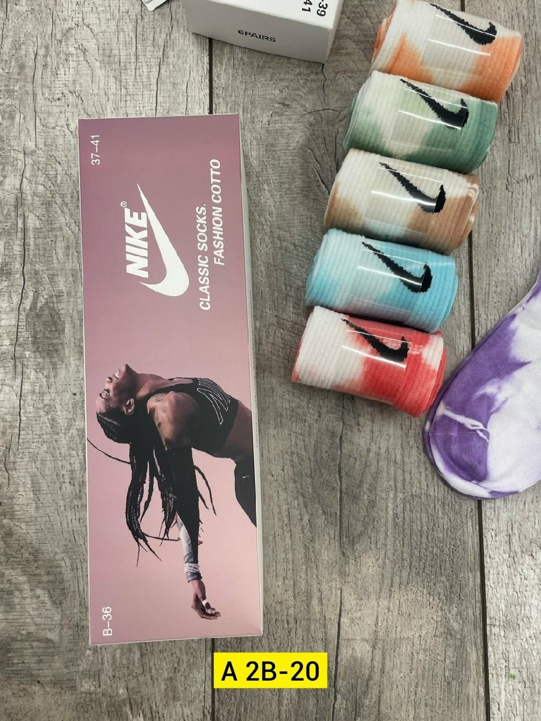 упаковка носков,женские носки набор,спортивные носки средней длины тай дай найк,носки найк тай дай,женские носки в подарочной коробке