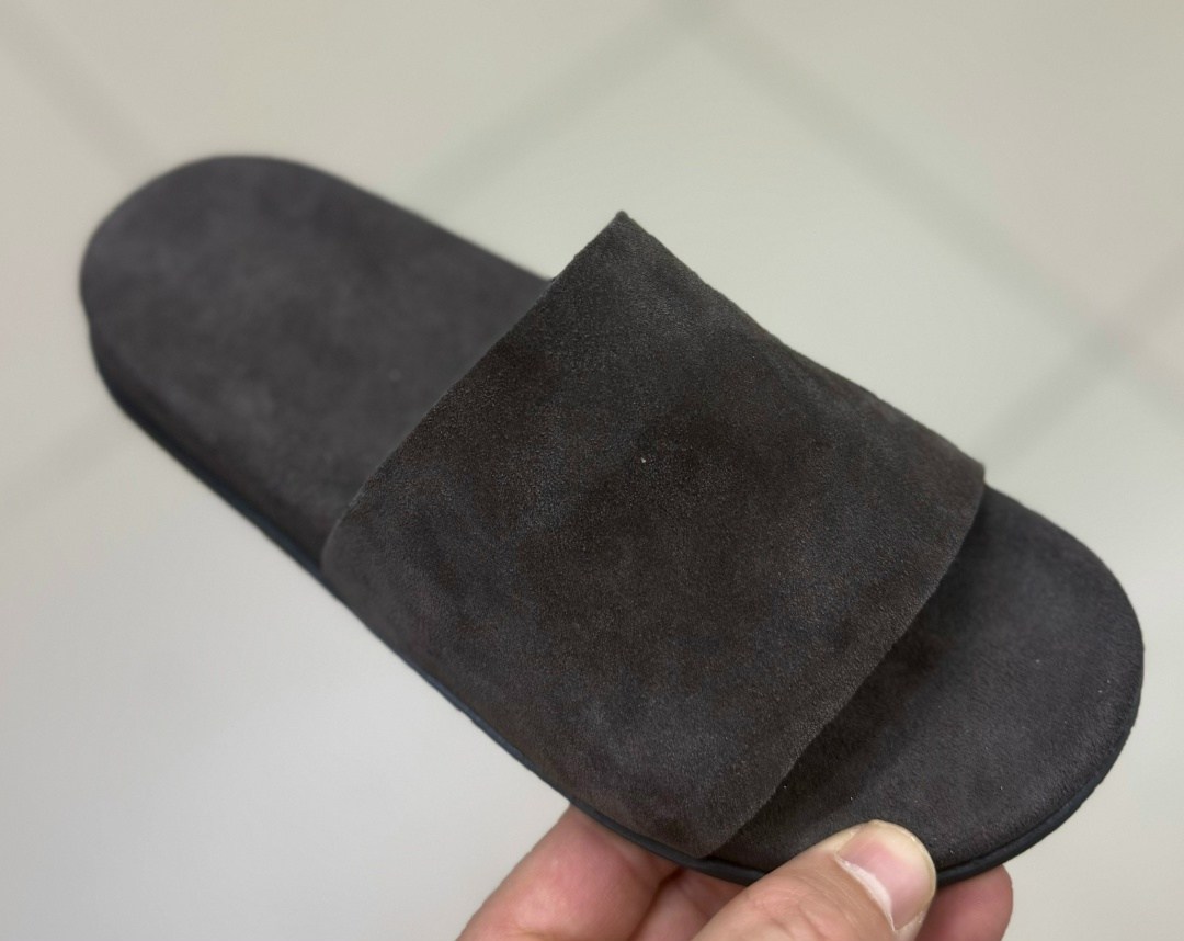 ,замшевые шлепанцы brunello cucinelli,тапочки домашние,тапочки модные,замшевые тапочки