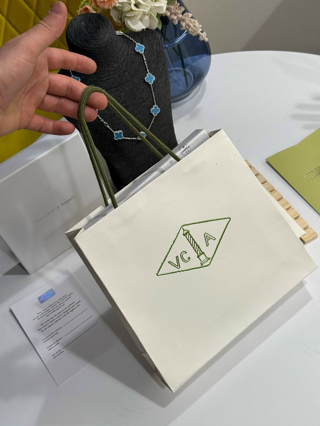 van cleef arpels упаковка,ювелирное украшение,подарочная упаковка,украшение,van cleef arpels коробка