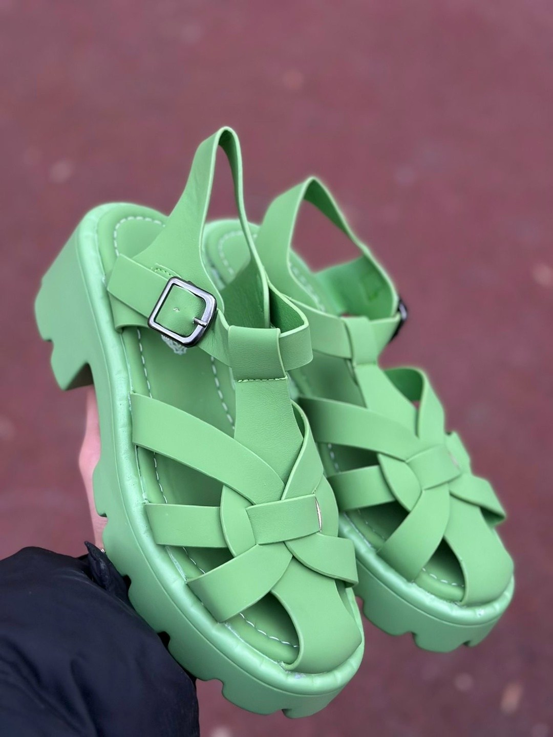 ,шлепанцы женские,шлепанцы женские на платформе,модные шлепанцы,женские шлепки