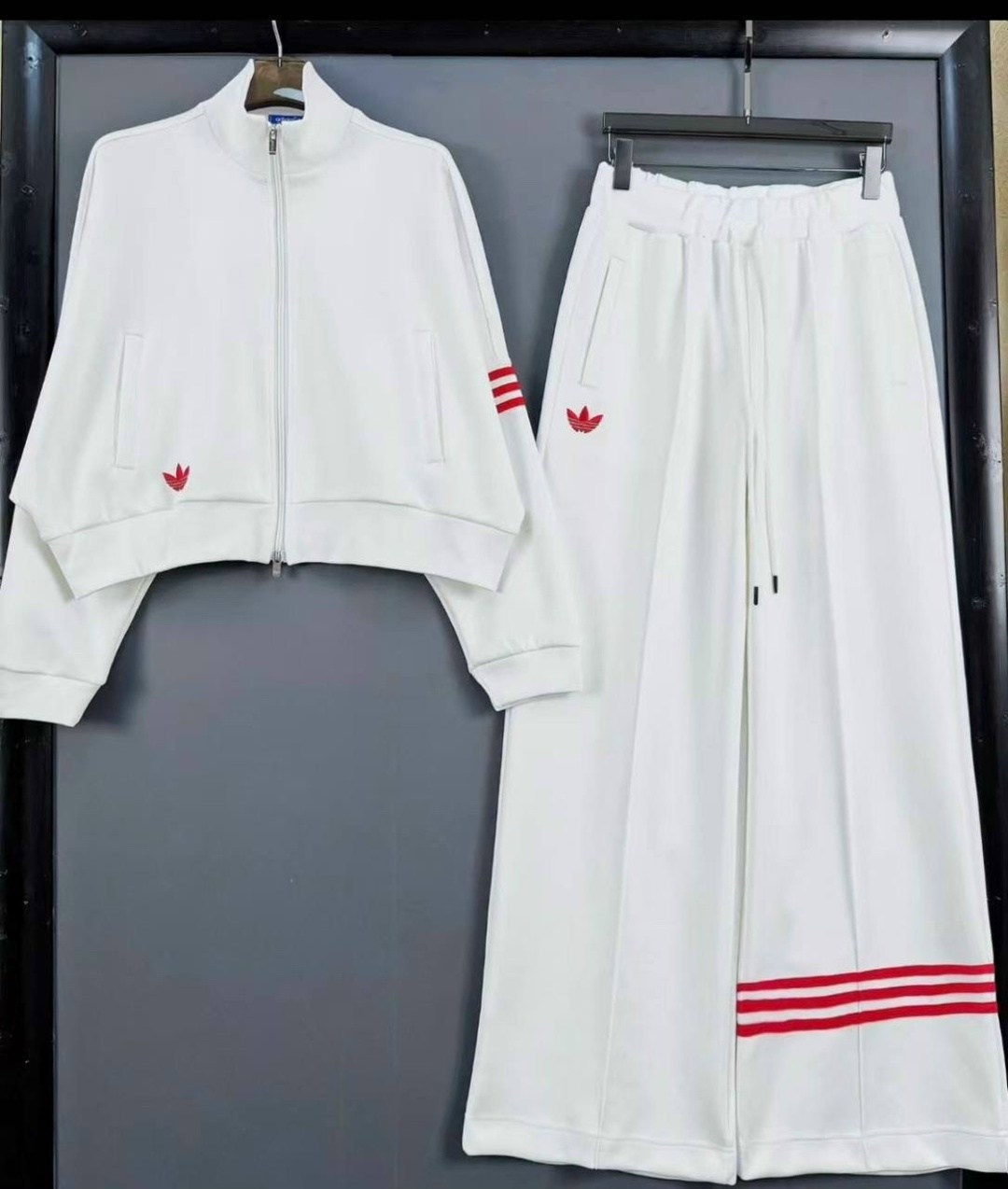 костюм спортивный женский,стильные костюмы,белый спортивный костюм в стиле celine,костюм спортивный,женский костюм