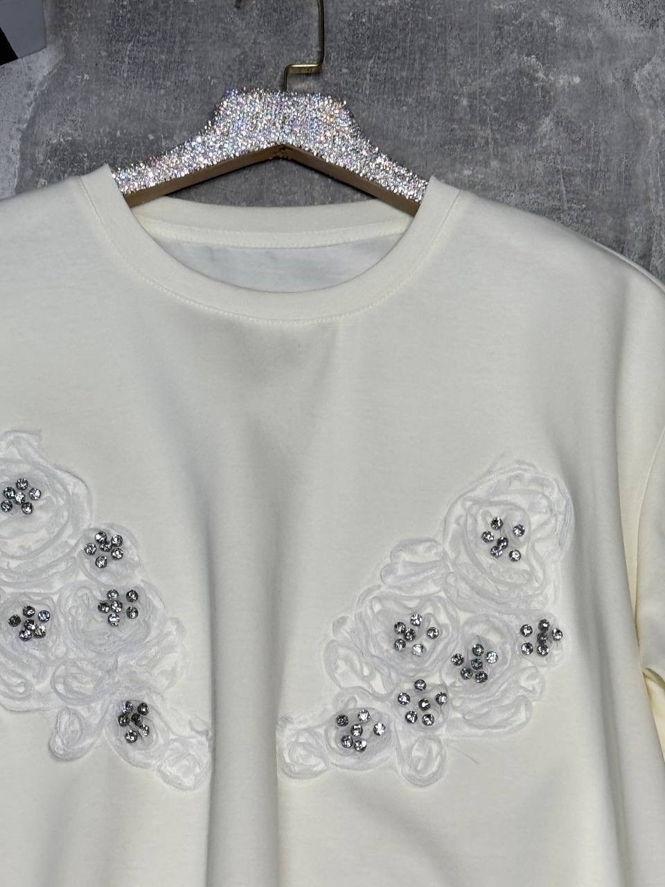 женская футболка,футболки для женщин,футболка с вышивкой,модная женская футболка,футболка с цветами