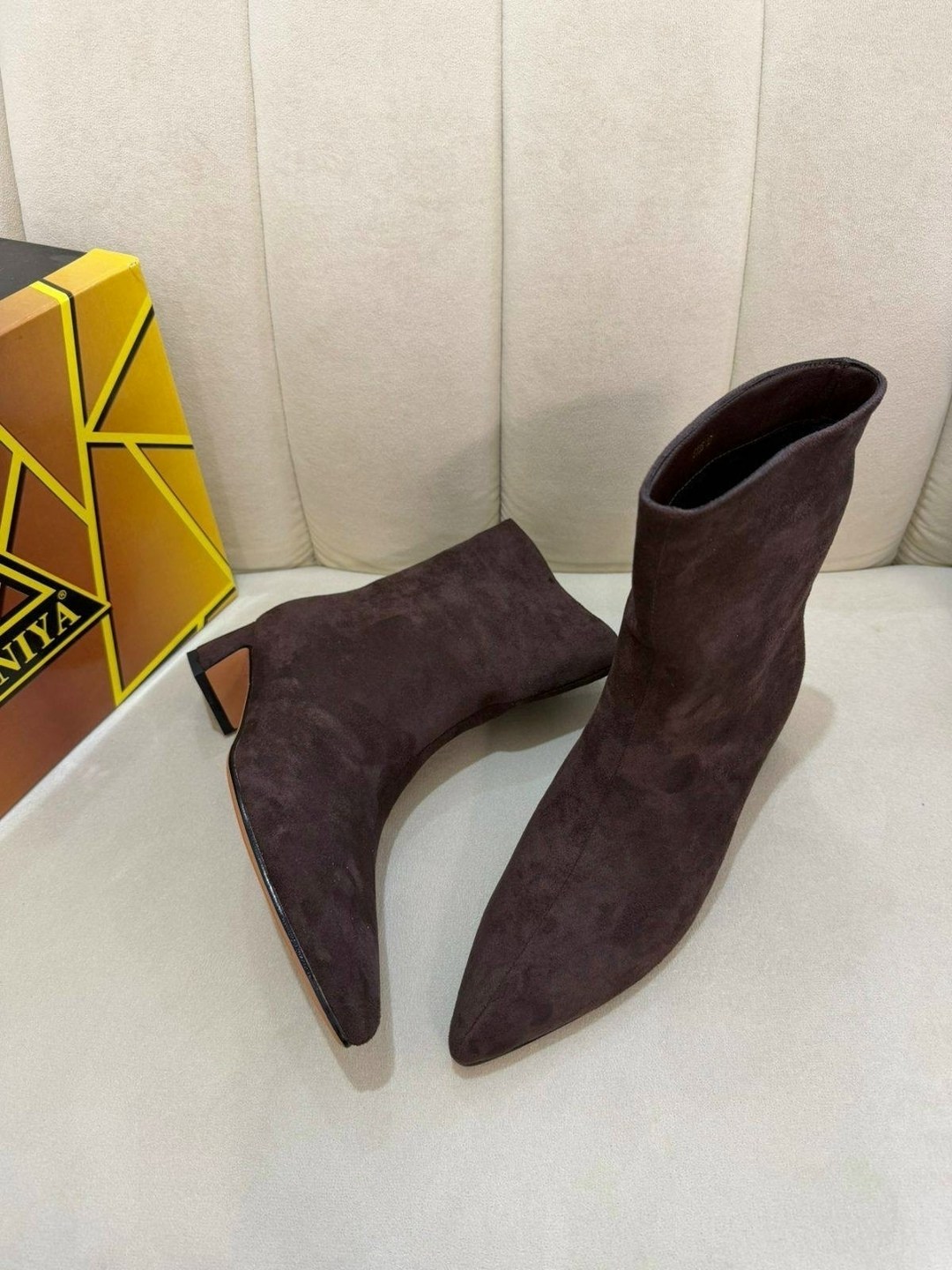 ботильоны замшевые,женские ботильоны,,ботильоны модные,женские ботильоны с острым носком