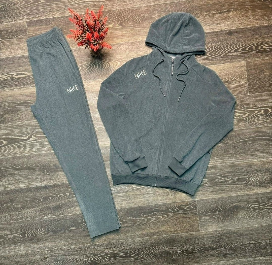 спортивные костюмы brunello cucinelli,костюм спортивный,спортивный костюм мужской,спортивный костюм для мужчин велюр,спортивные костюмы на флисе