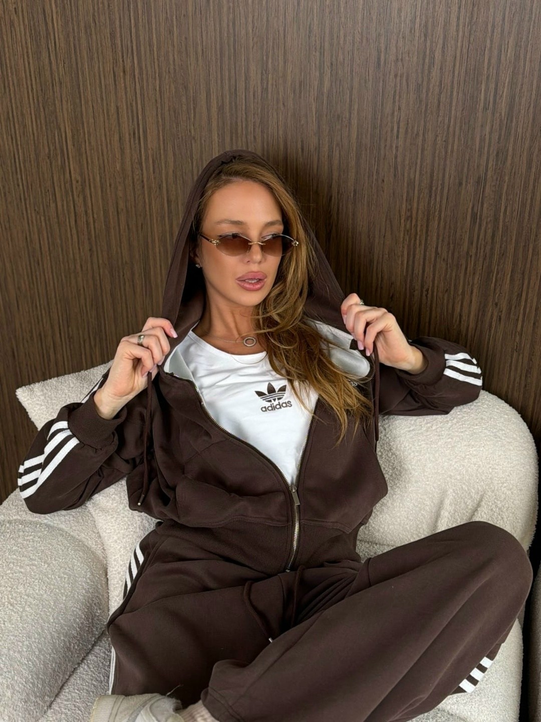 костюм спортивный женский adidas,женский костюм,костюм спортивный женский,стильные спортивные костюмы,спортивный костюм