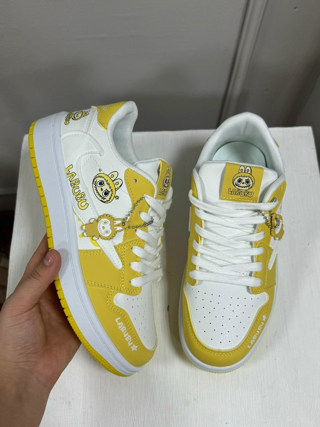 кроссовки,повседневные кроссовки,модные кроссовки,женские кроссовки,спортивная