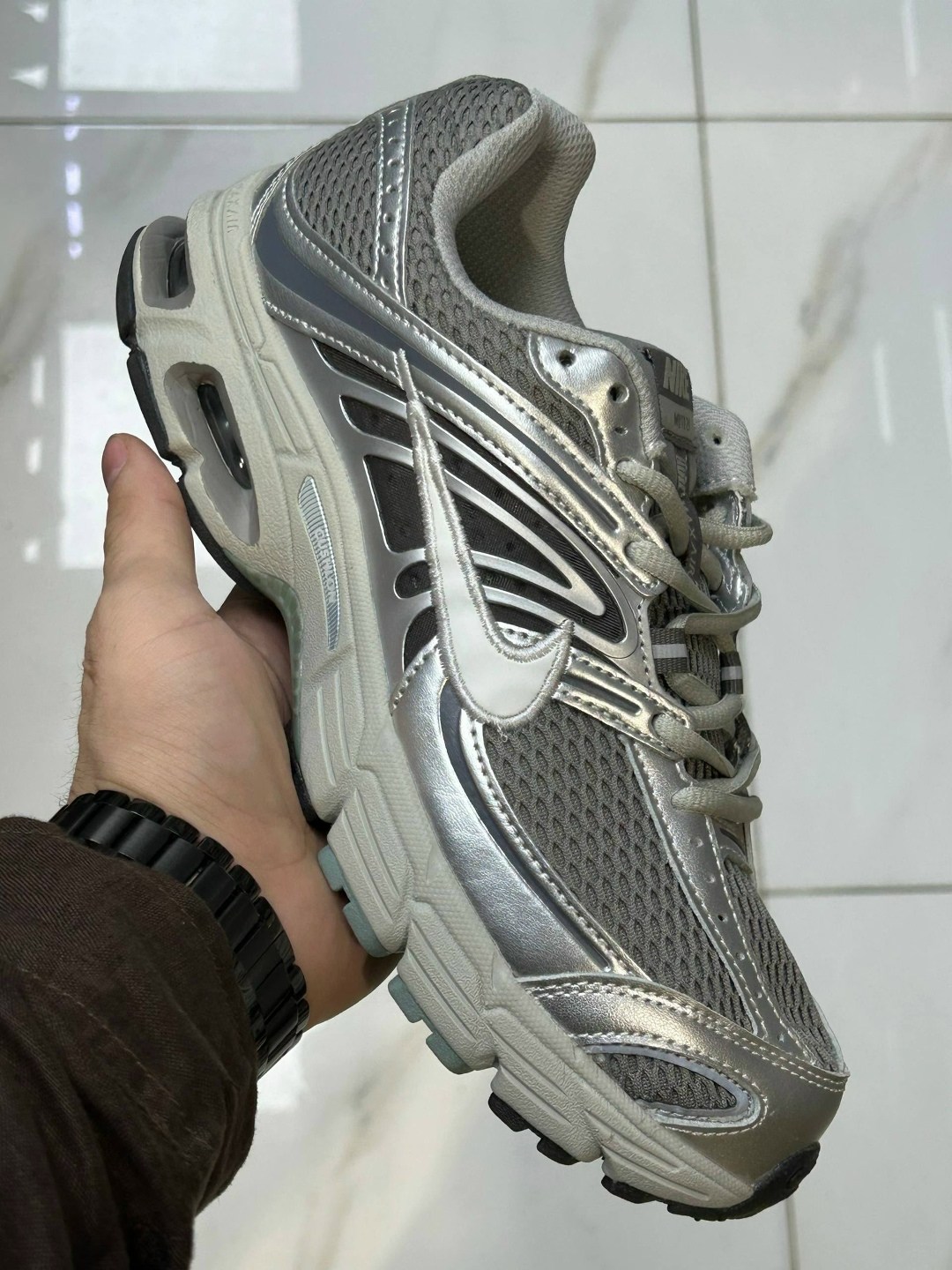 nike air max moto 2k "black/metallic silver",nike air max moto 2k black/metallic silver/anthracite,кроссовки nike air max moto 2k,nike air max moto 2k черное/металлическое серебро,спортивная