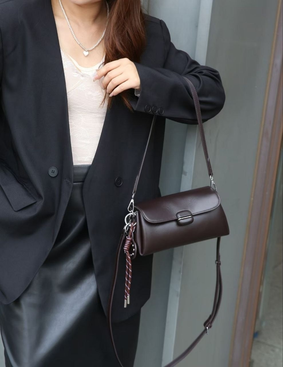 женская кожаная сумка,сумка женская lanotti 869/бордовый,женская сумка,женская сумка на плечо,бордово-красная женская сумка через плечо с пряжкой madamra