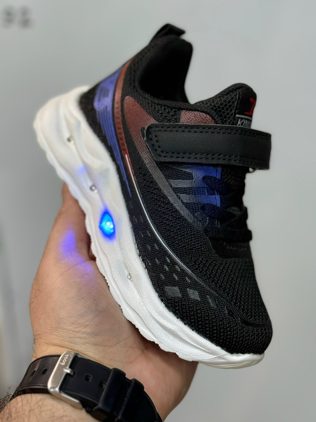 кроссовки светящиеся для мальчика,детские кроссовки,кроссовки мальчику,кроссовки светящиеся,кроссовки