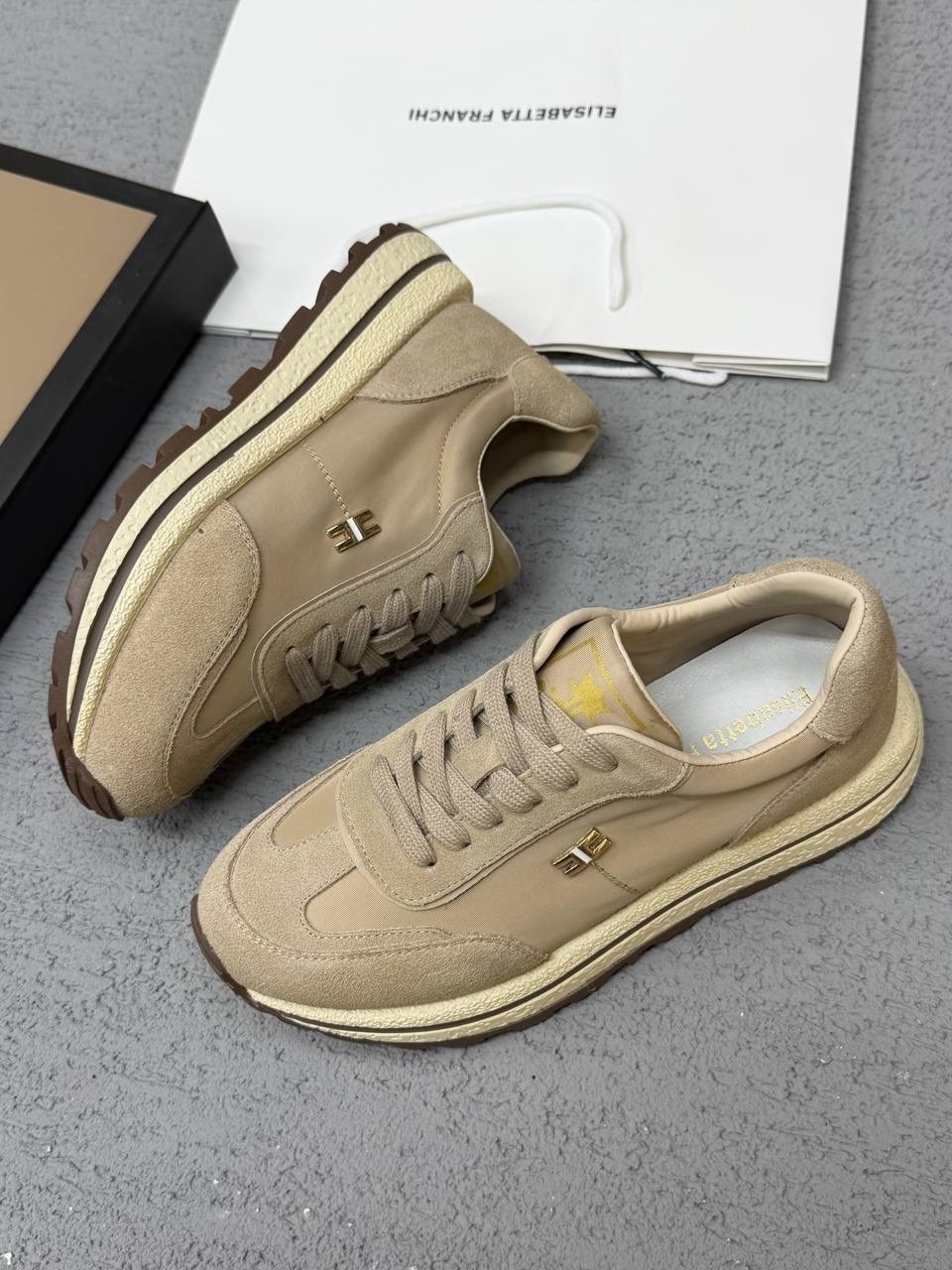 ,женские кроссовки,брендовые кроссовки,кроссовки мода,стильные кроссовки