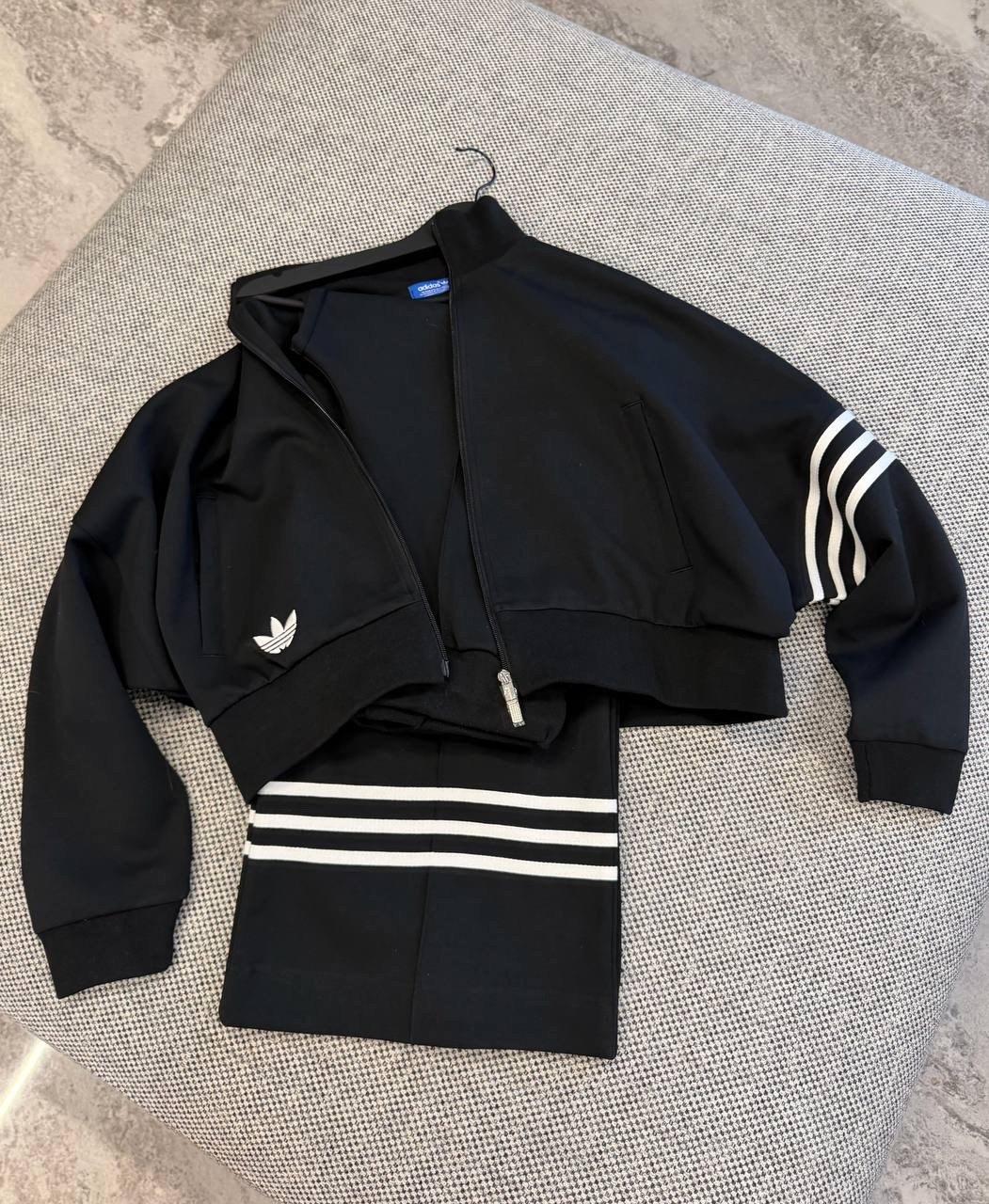 спортивный костюм женский,стильные костюмы,женский костюм,спортивный костюм,костюм с лампасами