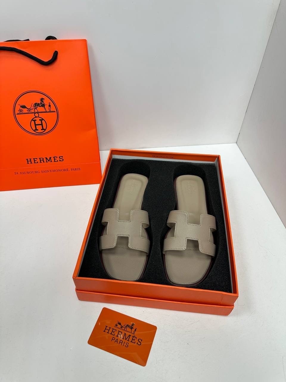 шлёпанцы hermes,шлепки hermes женские,шлепки hermes oran,женские кожаные шлепки hermes oran коричневые,шлепки гермес женские