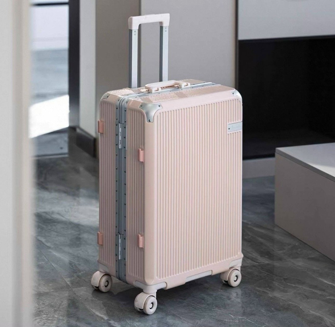 чемодан на колесиках,алюминиевый чемодан,чемодан на колесах,чемодан женский,чемодан для переноски