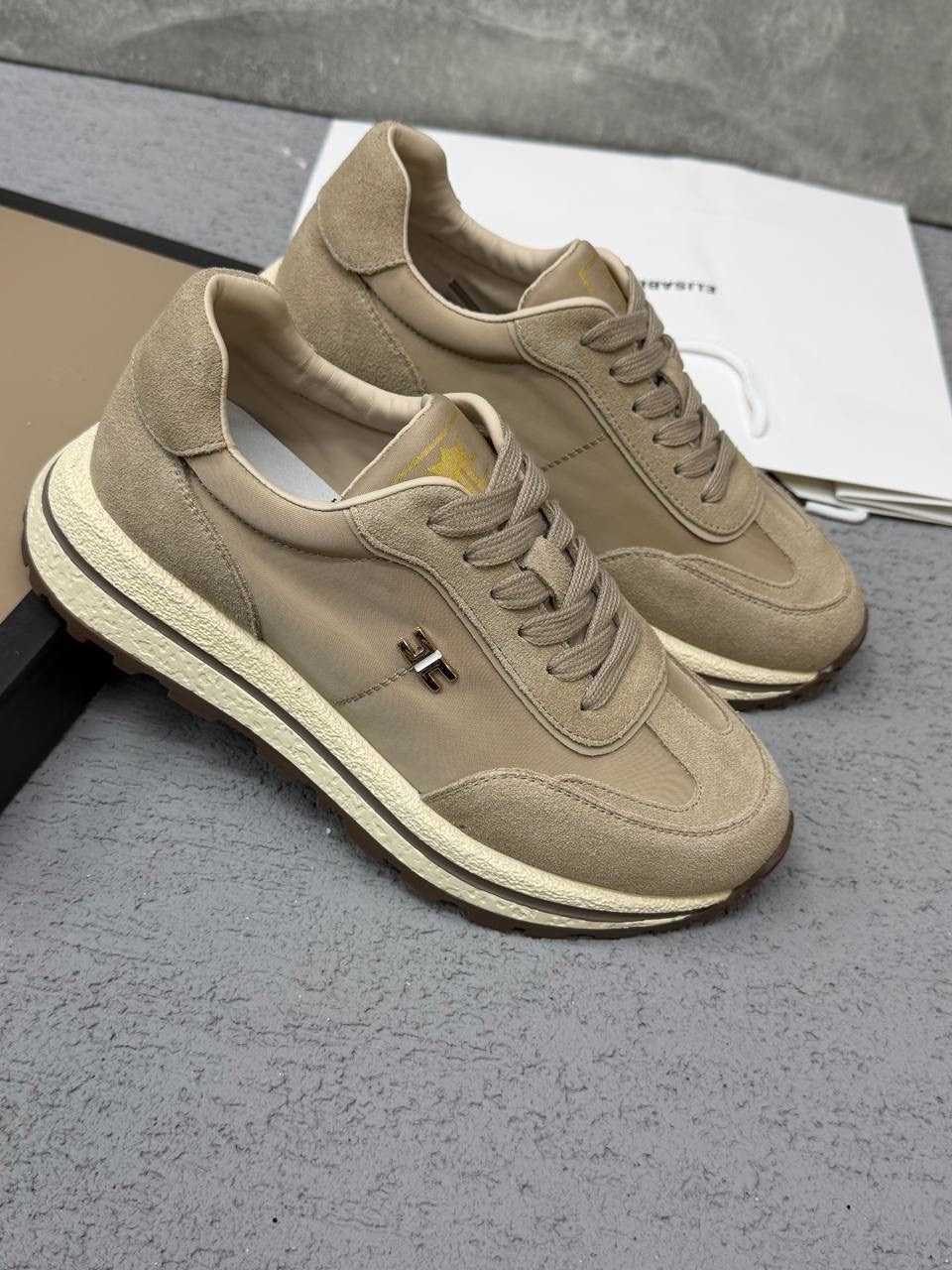 ,женские кроссовки,брендовые кроссовки,кроссовки мода,стильные кроссовки