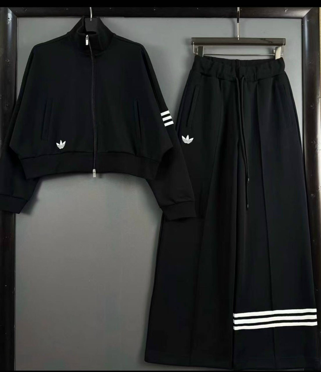 спортивный костюм женский,стильные костюмы,женский костюм,спортивный костюм,костюм с лампасами