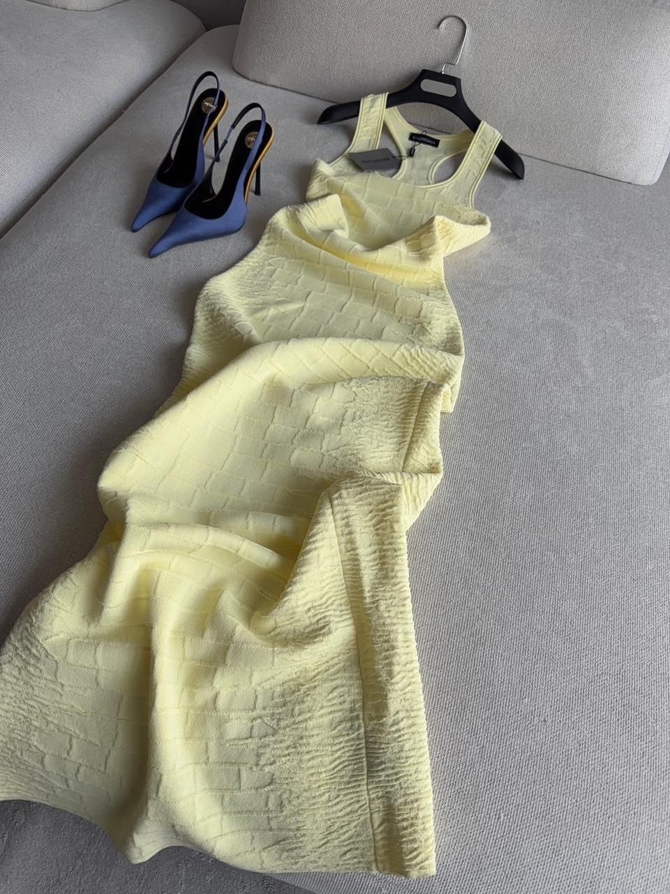 трикотажное платье,стильное платье,платье,облегающее платье,стильные наряды