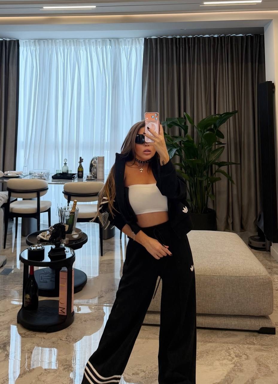 спортивный костюм женский,стильные костюмы,женский костюм,спортивный костюм,костюм с лампасами