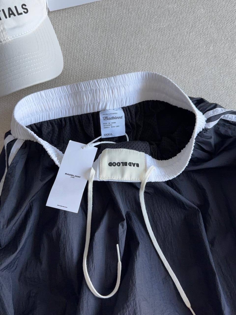 женские шорты,спортивные шорты,шорты balenciaga,широкие шорты,шорты для женщин