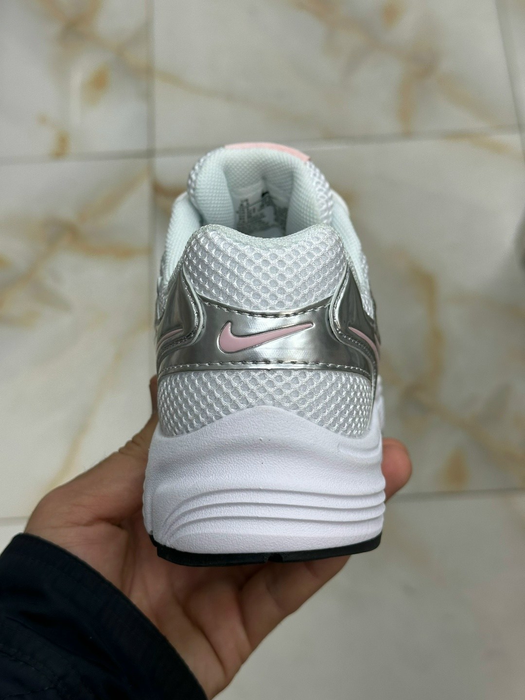 кроссовки nike initiator,женские кроссовки nike initiator серебристого цвета,nike air womens running shoes white gray pink size 10,кроссовки nike,nike initiator