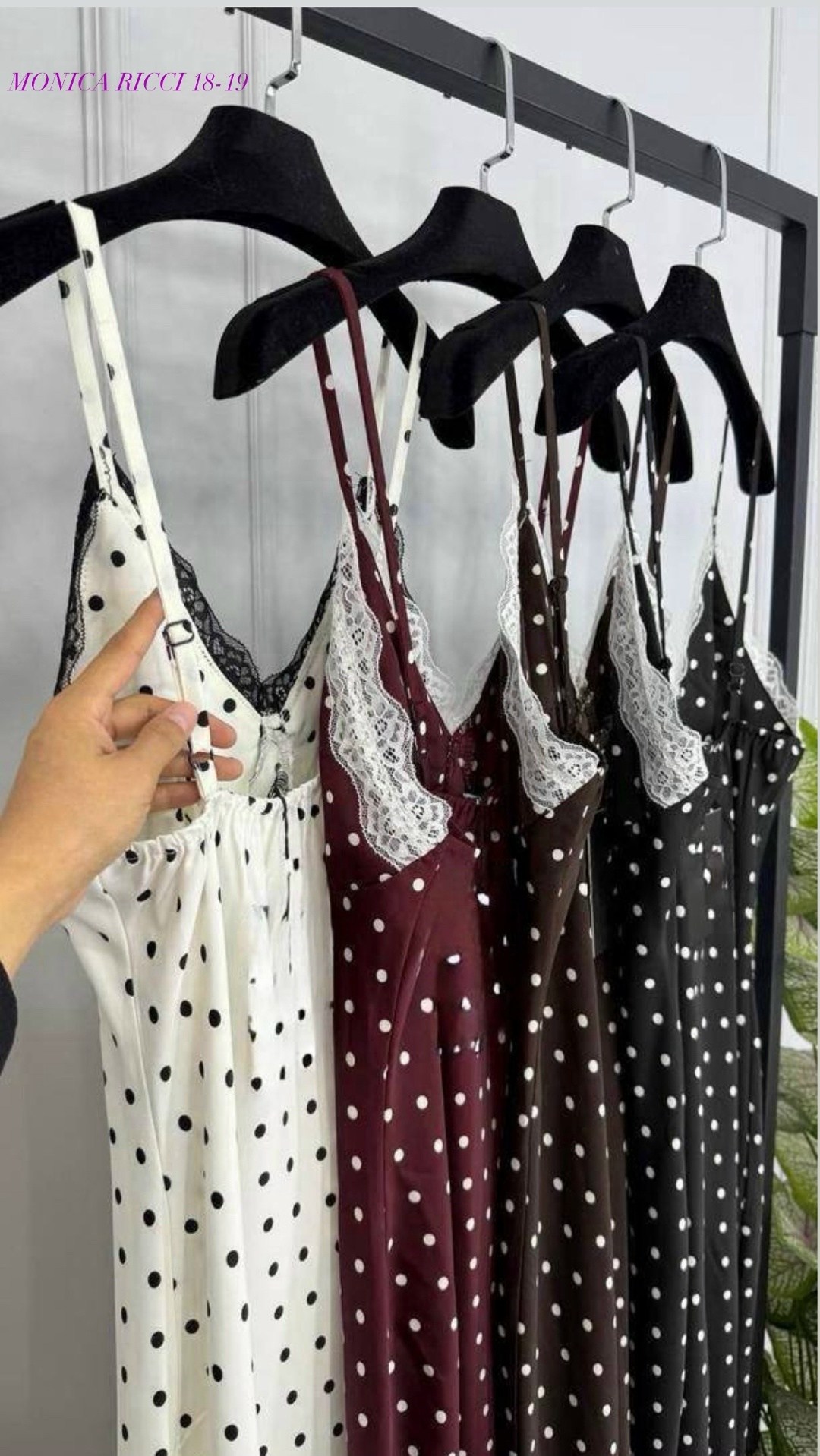 длинное платье в горошек,шелковое платье,платье на бретельках,платья в горох,платье в горошек