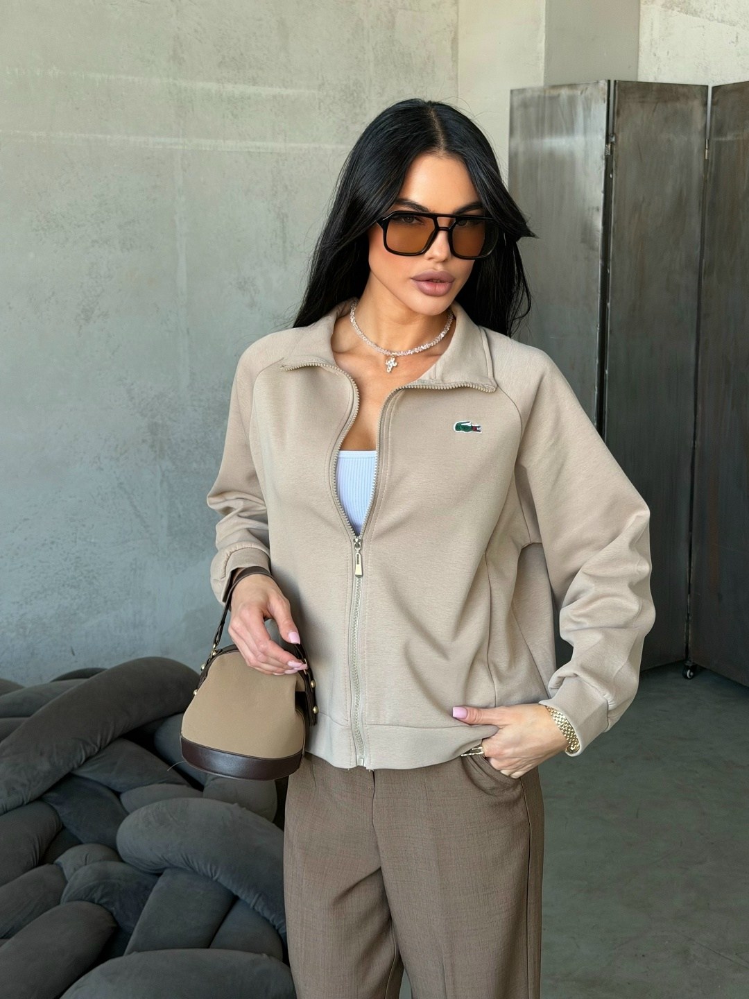 повседневная куртка,куртка бомбер,бежевая куртка,бежевый костюм,куртка женская