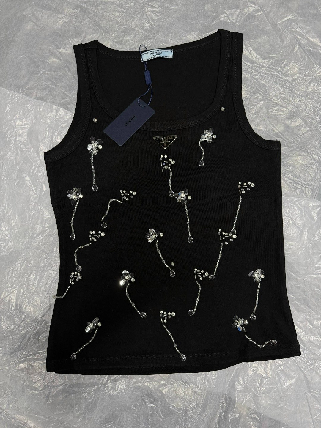 топы со стразами,женская майка,майка со стразами,женская футболка со стразами,модные футболки со стразами