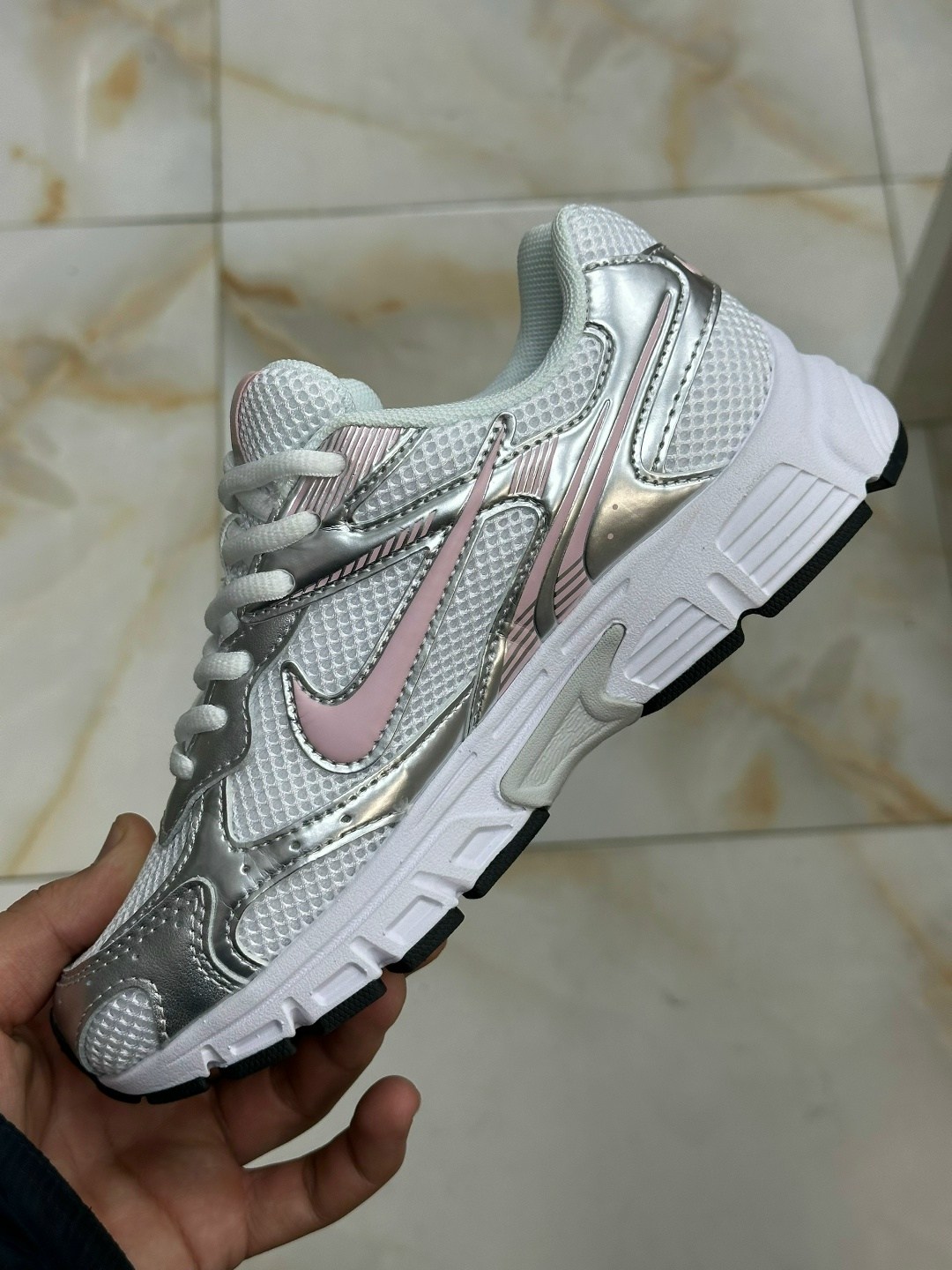 кроссовки nike initiator,женские кроссовки nike initiator серебристого цвета,nike air womens running shoes white gray pink size 10,кроссовки nike,nike initiator