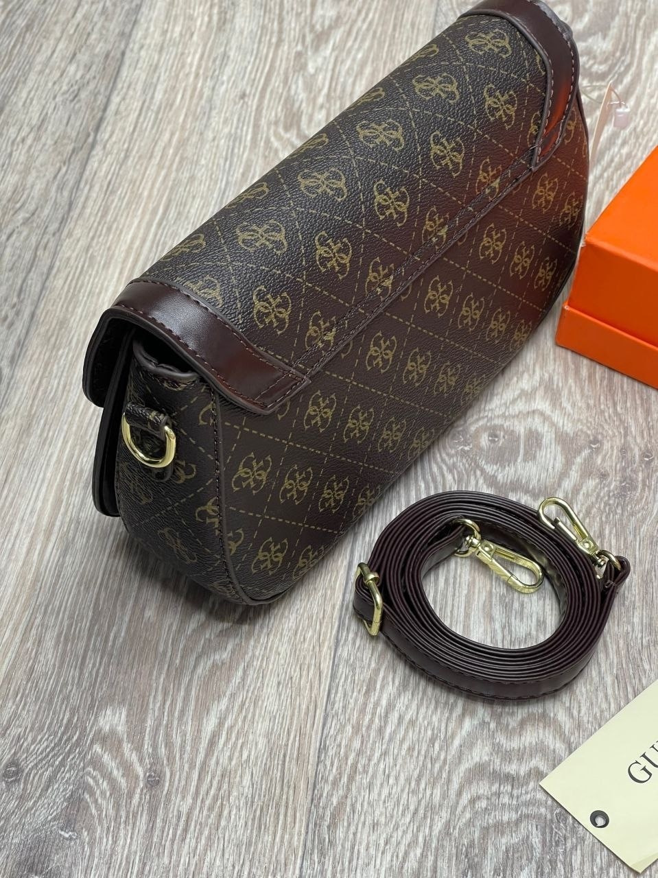 женская сумка guess,сумка guess,сумка седло guess,guess сумка на плечо,сумка женская через плечо guess