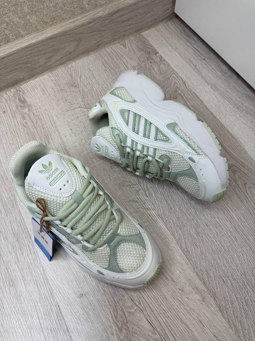 кроссовки adidas,кроссовки женские adidas,кроссовки adidas original,кроссовки adidas ozmillen,женские кроссовки