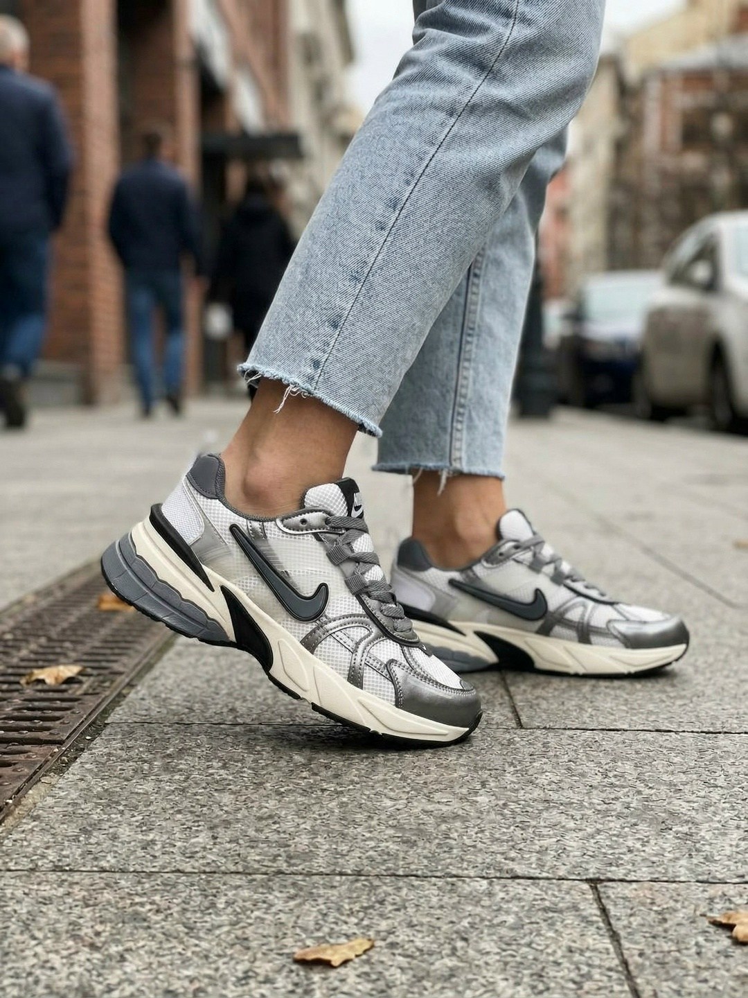 кроссовки nike,кроссовки nike v 2 k run,кроссовки nike v2k run w серый серебряный,женские кроссовки nike,