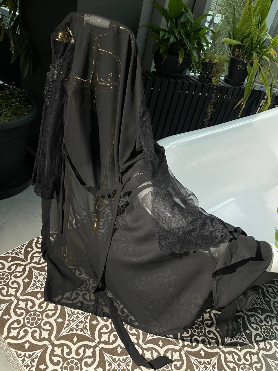 халат с перьями 150 см,халат с перьями,длинный женский шелковый черный халат с перьями,халат туника пеньюар с перьями на рукавах,халат домашний