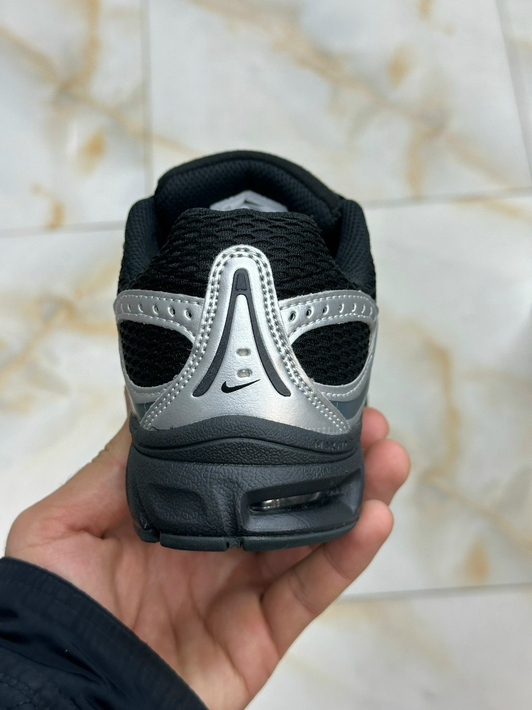 nike air max moto 2k "black/metallic silver",кроссовки nike air zoom vomero 5,кроссовки nike air zoom vomero,кроссовки nike,кроссовки для бега