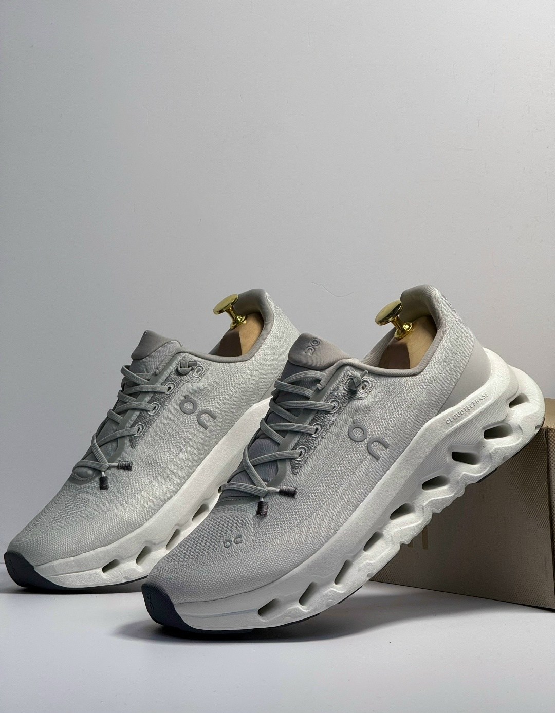 кроссовки cloudmonster бело-серый on,кроссовки,кроссовки on,кроссовки cпортивные,кроссовки on running cloudtilt loewe slate grey