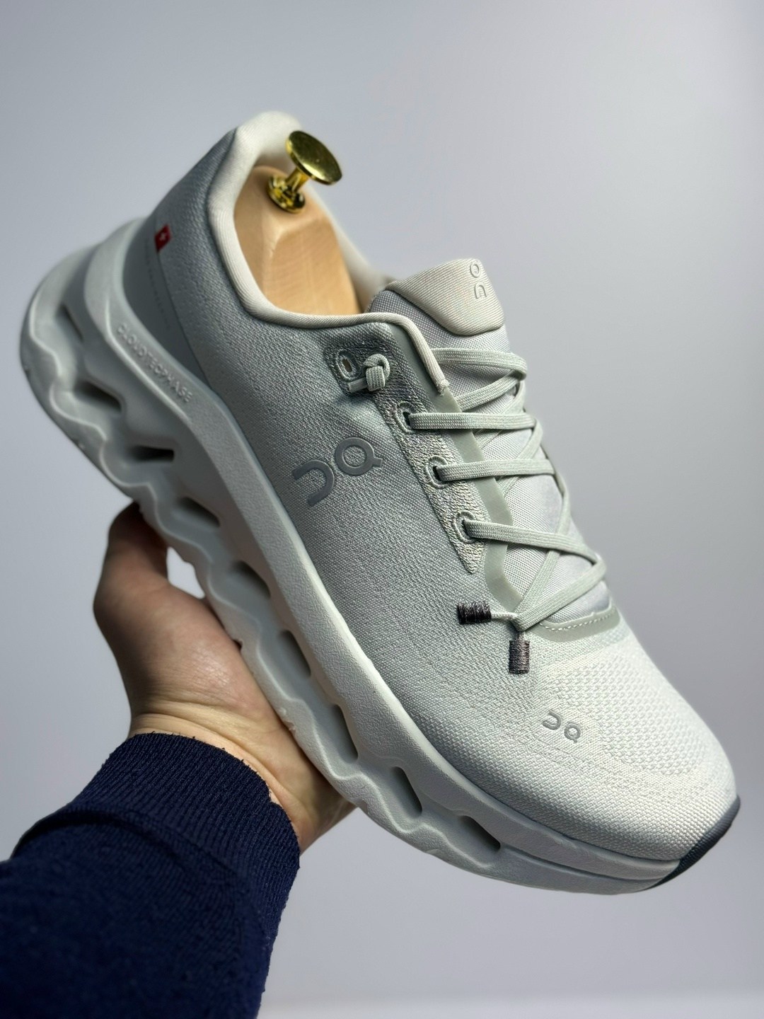 кроссовки cloudmonster бело-серый on,кроссовки,кроссовки on,кроссовки cпортивные,кроссовки on running cloudtilt loewe slate grey